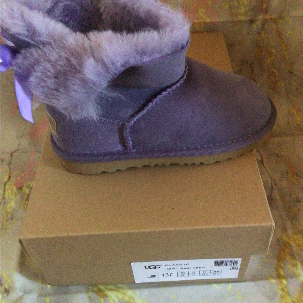 Ugg Boots for little Girl - Picture 2 of 3